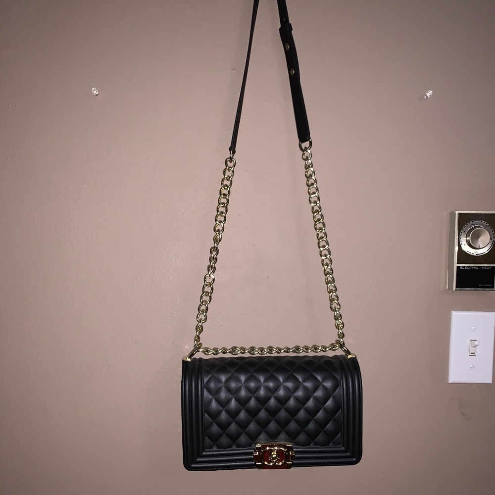 Black crossbody chain bag